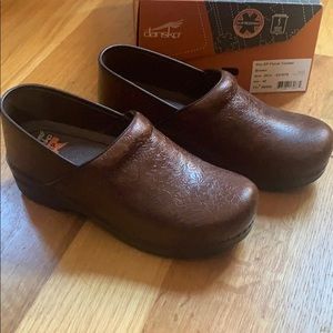 Dansko | XP Clogs | Floral Tooled Brown | Size 40
